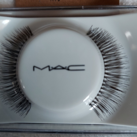NWT Mac Eyelashes - Picture 3 of 3
